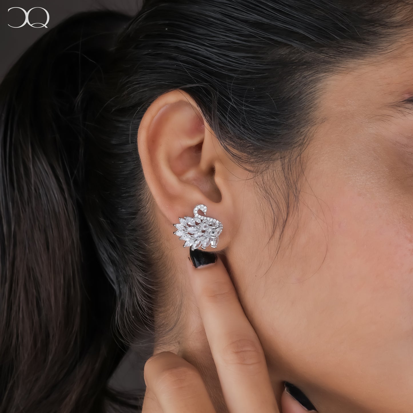 SWAN ELEGANCE STUD EARRINGS