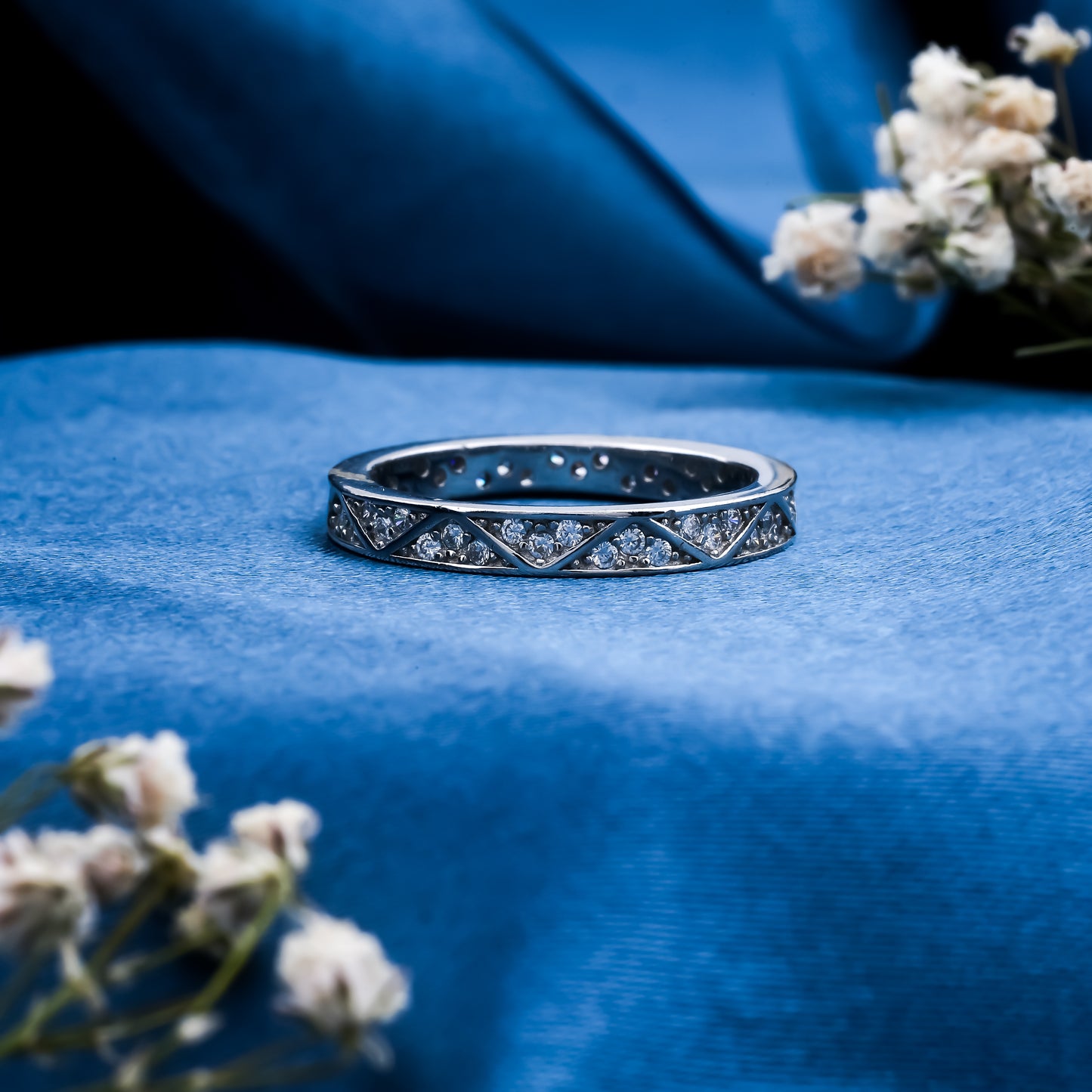 CLASSIC CRISSCROSS BAND RING