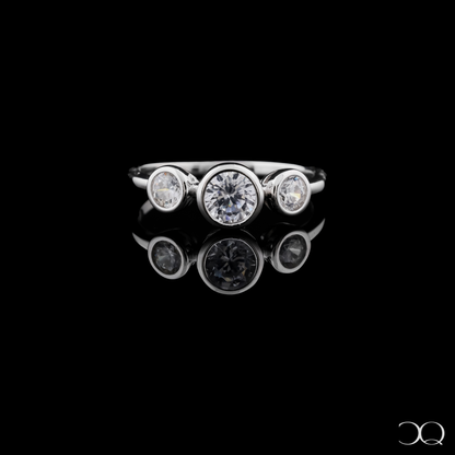 LUNA TRIO SOLITAIRE RING