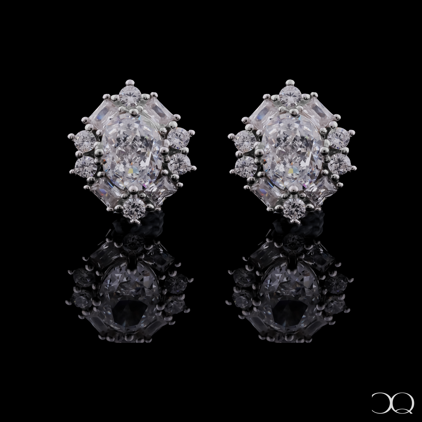 AURORA OVAL STUD EARRINGS