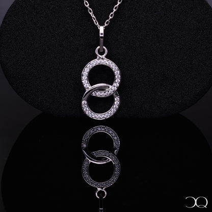 INTERLINKED CIRCLES CHAIN PENDANT