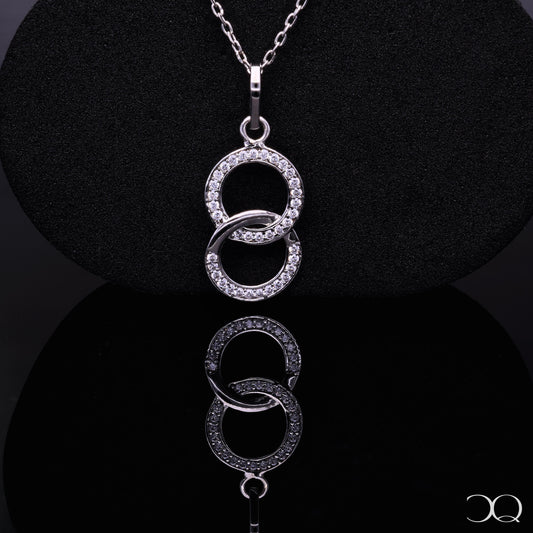 INTERLINKED CIRCLES CHAIN PENDANT