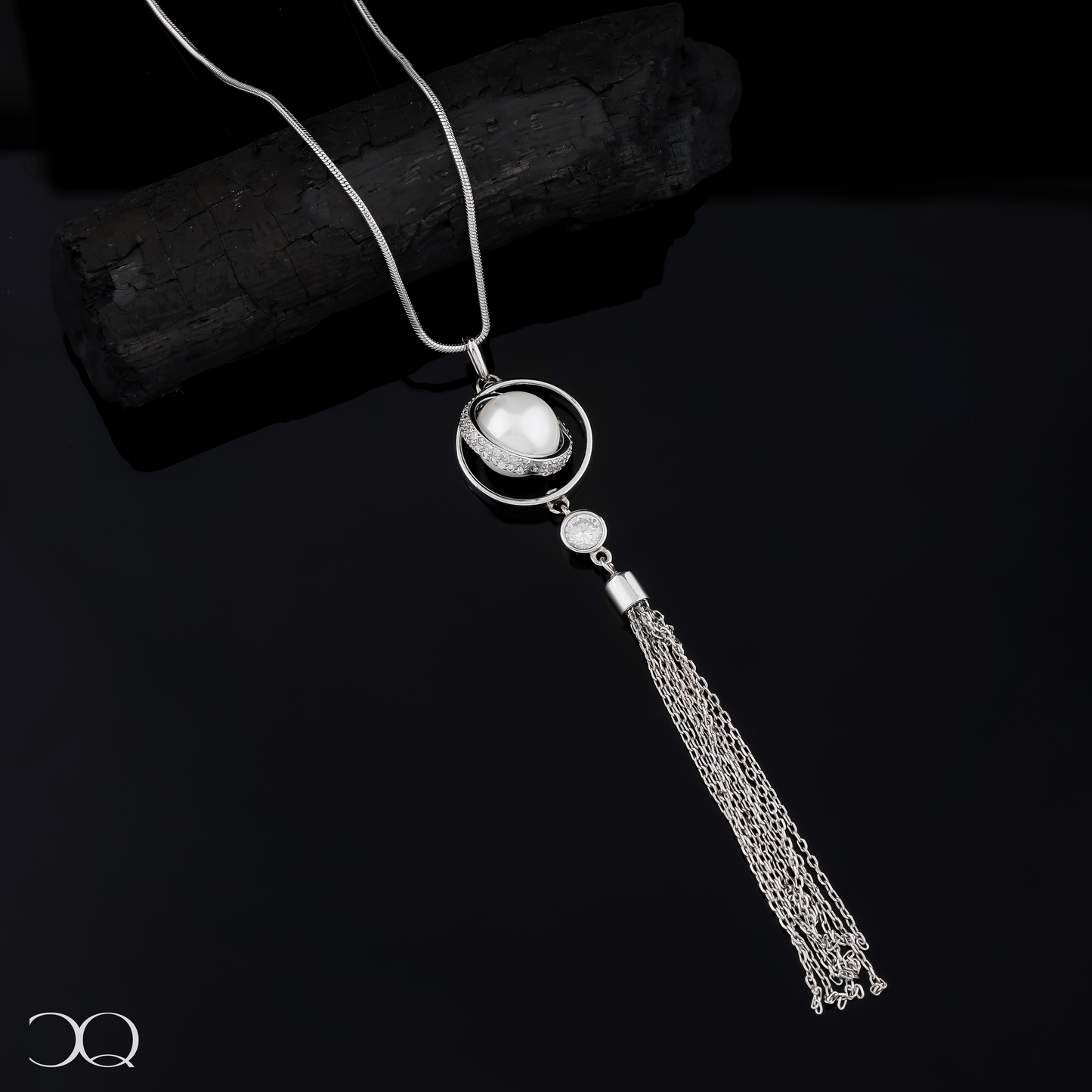 LUNA TASSEL CHAIN PENDANT