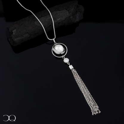 LUNA TASSEL CHAIN PENDANT
