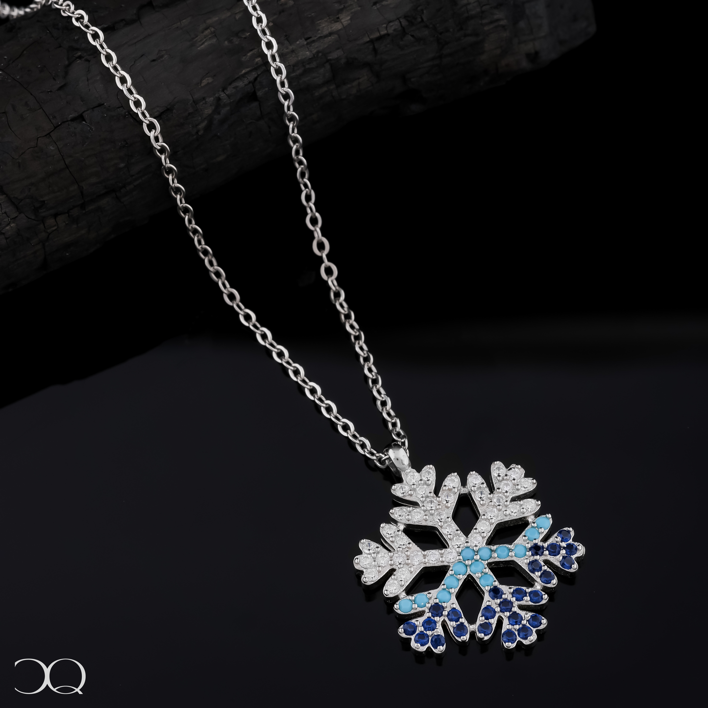 FROST RADIANCE CHAIN PENDANT