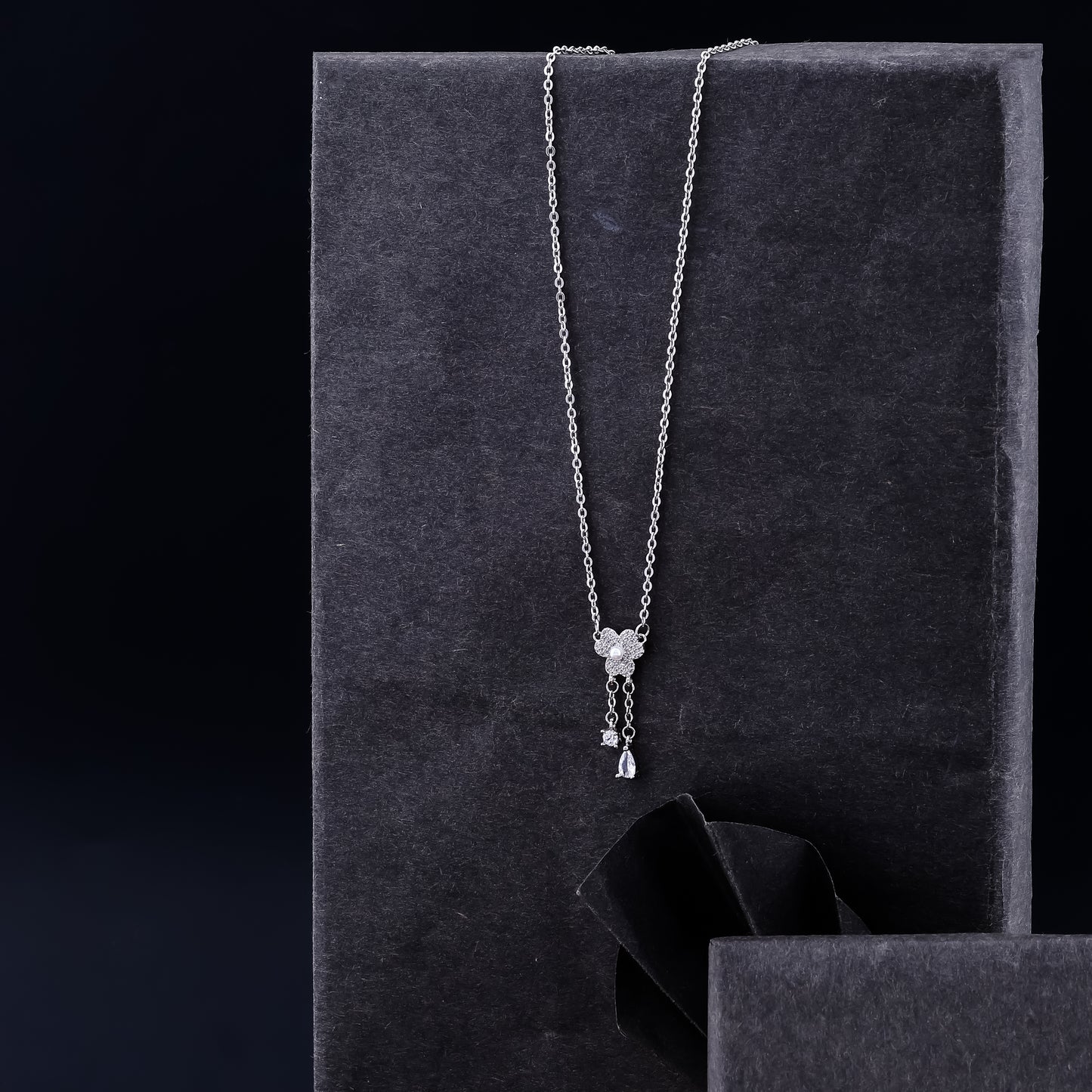 DEWDROP BLOOM NECKLACE