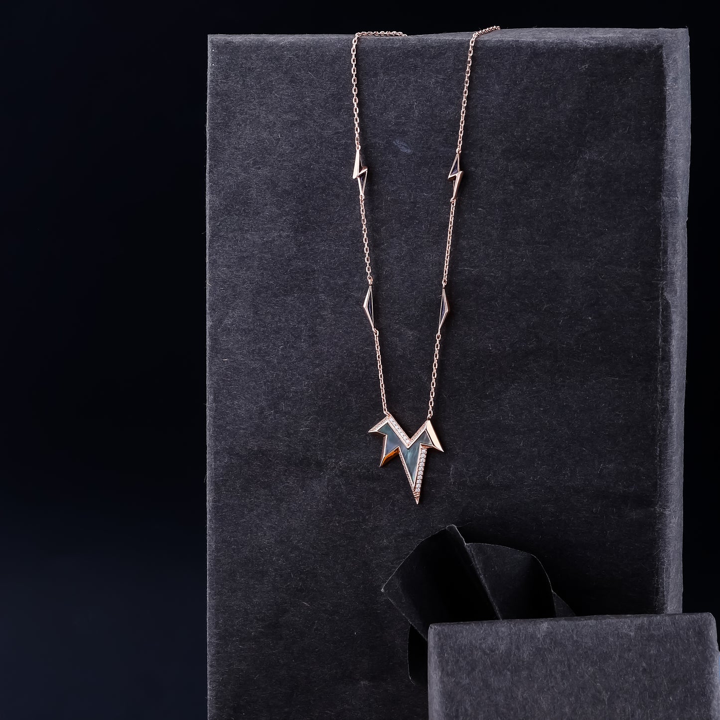 VERTA LUXE STATEMENT NECKLACE