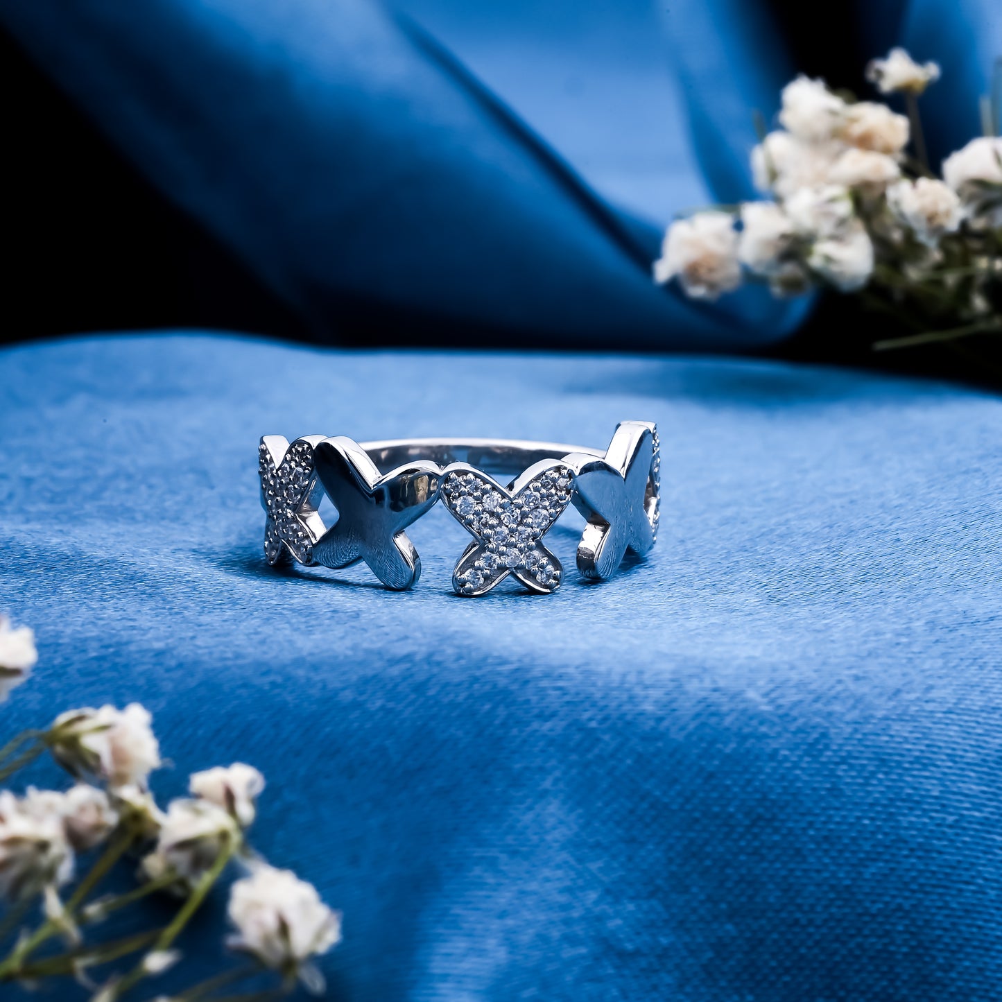 XARIA EMBRACE PAVÉ BAND