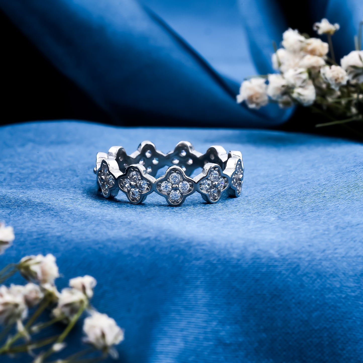 ETERNA CLOVER BAND RING